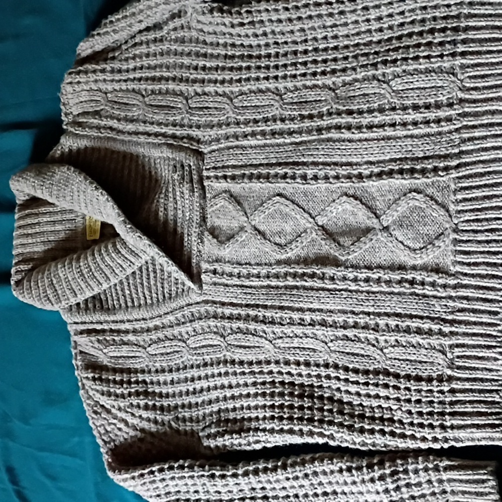 100% wool Gray "Falcarragh" Vintage Cable Knit Sweater
